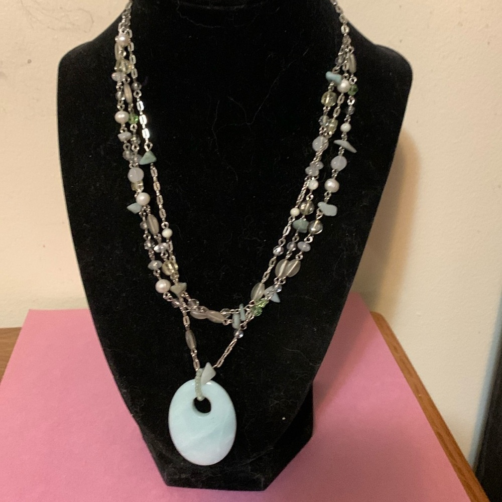Beautiful Lia Sophia necklace 17 1/2”